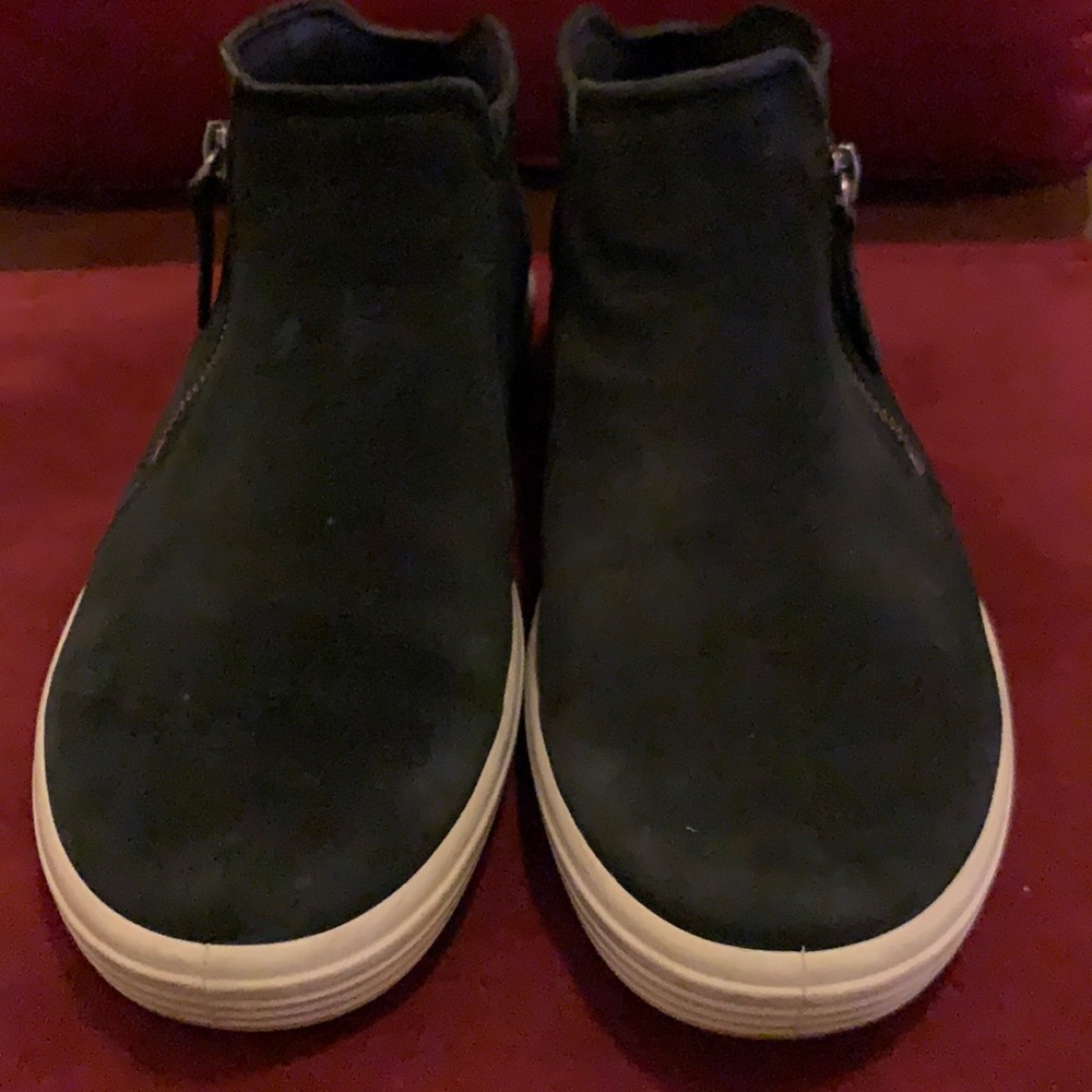 Ecco size 7 Suede ankle zip boot sneaker style